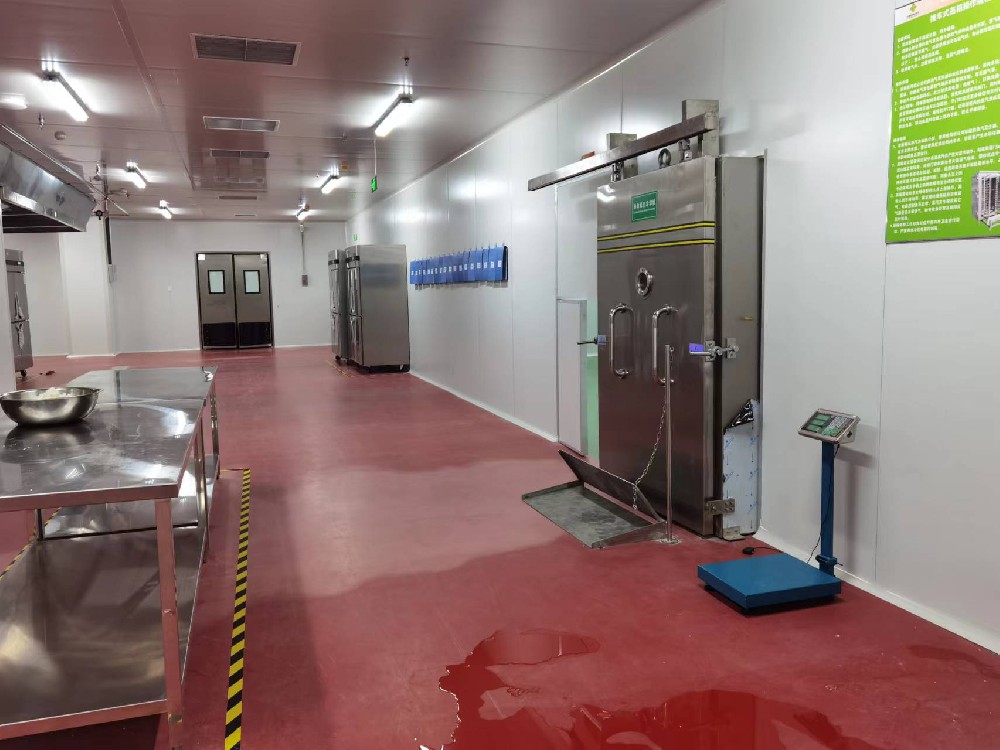 國(guó)內(nèi)大型熟食品預(yù)制菜加工項(xiàng)目，我司2套處理量300公斤蒸汽系統(tǒng)熟食真空冷鮮機(jī)順利通過驗(yàn)收，客戶對(duì)我們處理時(shí)間從95度以上的高溫冷卻到常溫，僅需幾分鐘完成贊不絕口！