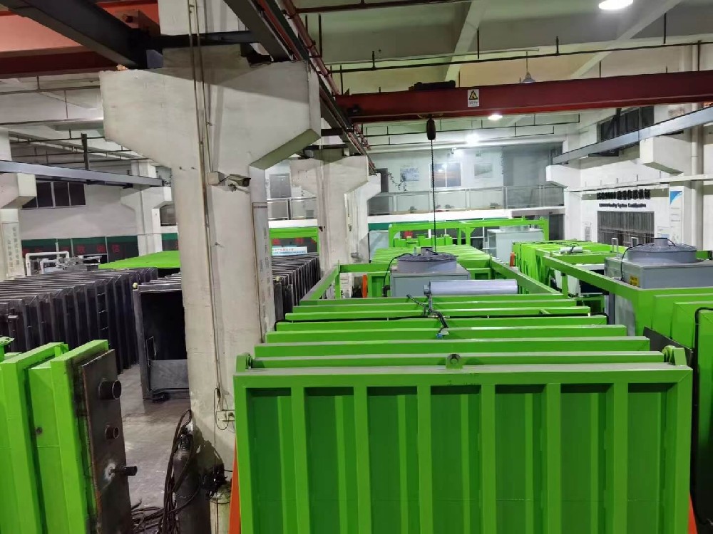 大批果蔬真空預(yù)冷機(jī)在鑄造，每年都是春節(jié)前后，非常的忙碌，特別是年后的三月，四月，五月高峰期，很多客戶都是排著隊(duì)等上十天半個(gè)月。為什么客戶情愿等這么長時(shí)間也要買我們的設(shè)備？答案很簡單，因?yàn)槲覀兊母叨苏婵疹A(yù)冷機(jī)已經(jīng)得到市場的高度認(rèn)可所以有計(jì)劃做真空預(yù)冷機(jī)的客戶可以提前預(yù)購了，現(xiàn)在是最好的時(shí)機(jī)。