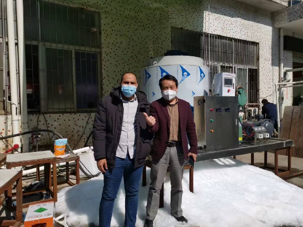 新年接待的第一批國(guó)外客戶毛里塔尼亞大型水產(chǎn)加工客戶，親臨我司現(xiàn)場(chǎng)考察，對(duì)我們高端制冰機(jī)十分滿意！當(dāng)場(chǎng)下達(dá)2臺(tái)日產(chǎn)量15噸片冰機(jī)采購(gòu)訂單！祝福客戶2023年生意興??！