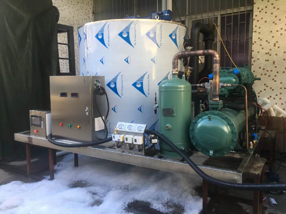 日產(chǎn)量8噸水冷系統(tǒng)，比澤爾螺桿機(jī)頭，食品級(jí)全不銹鋼高端制冰機(jī)調(diào)試完成，即將發(fā)往美國(guó)。