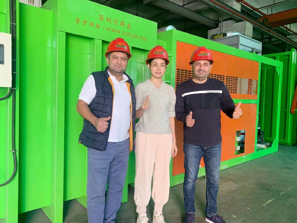 土豪繼續(xù)砸單歐洲現(xiàn)代化農(nóng)場，大型水培蔬菜基地，無公害農(nóng)業(yè)，客戶來我司現(xiàn)場，經(jīng)過漫長的商談……最終確定采購兩套處理量8卡板高端真空預(yù)冷機(jī)，感謝歐洲客戶對深圳愛斯奧的支持！