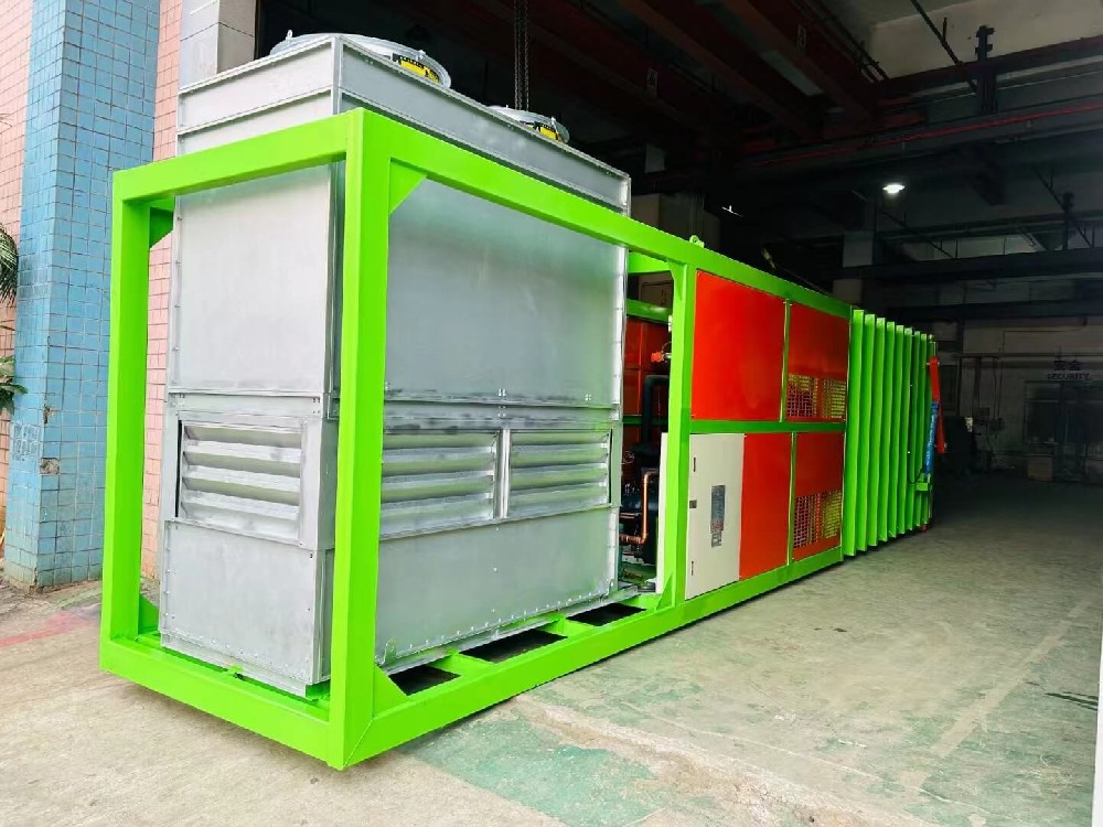 出口到迪拜，處理量三卡版定制型高端真空預(yù)冷機(jī)，今天裝柜出海，迪拜地處高溫沙漠地帶，通過(guò)水培技術(shù)實(shí)現(xiàn)了現(xiàn)代農(nóng)業(yè)，愛(ài)斯奧高端真空預(yù)冷機(jī)早已進(jìn)入并占領(lǐng)了該市場(chǎng)，得到廣大用戶(hù)的高度好評(píng)！