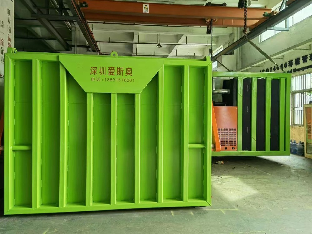 擁有三級(jí)降溫技術(shù)，核心專(zhuān)利的愛(ài)斯奧高端真空預(yù)冷機(jī)山東大型蔬菜基地再走兩臺(tái)。三級(jí)降溫技術(shù)擁有三大優(yōu)勢(shì)：第一，真空箱體設(shè)計(jì)壽命高達(dá)15到20年以上，第二，使用成本非常低，第三，省電效果非常明顯！