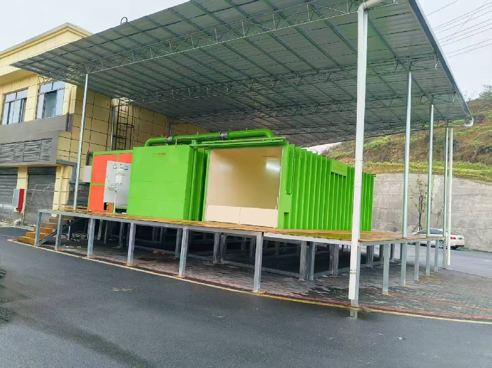 貴州客戶雙槽雙門高端三級降溫系統(tǒng)定制型果蔬真空預(yù)冷機(jī)已安裝調(diào)試完成，目前我們在貴州蔬菜基地占有率非常高，客戶現(xiàn)場試用后驚呼：你們這個真空預(yù)冷機(jī)比我們前年買的其它品牌的速度要快，蔬菜表面及夾層的水分蒸發(fā)更多，沒有凍壞的現(xiàn)象。需要去貴州現(xiàn)場看設(shè)備老板可以預(yù)約哈